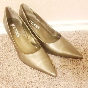 5/$25⭐ Moda Heels - Bronze 7M NWOT